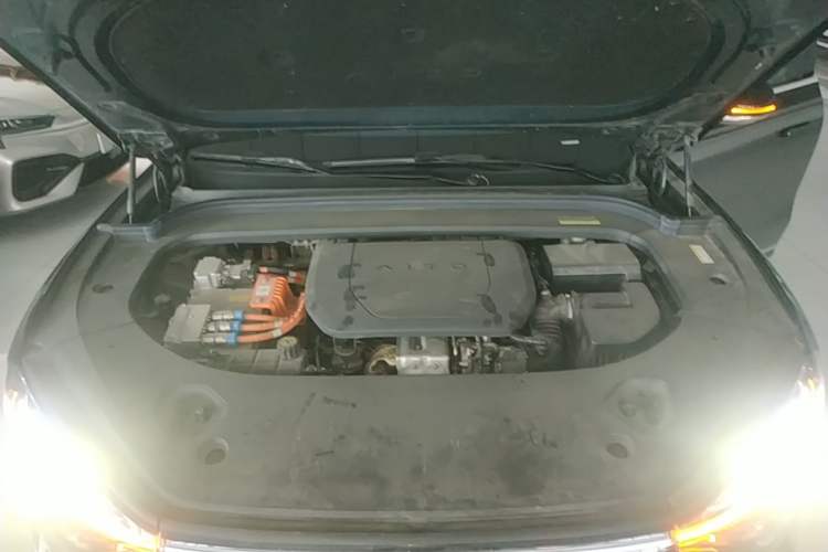 Used Hima AITO M9 2024 Range-Extended Ultra Version 42 kWh 6-Seater Model Engine Bay