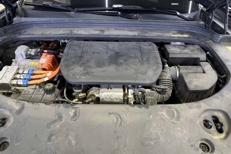 Used Hima AITO M9 2024 Range-Extended Ultra Version 42 kWh 6-Seater Model Engine Bay