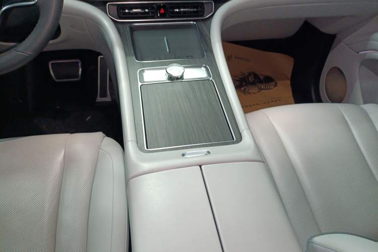 Used Hima AITO M9 2024 Range-Extended Ultra Version 42 kWh 6-Seater Model Gear Lever
