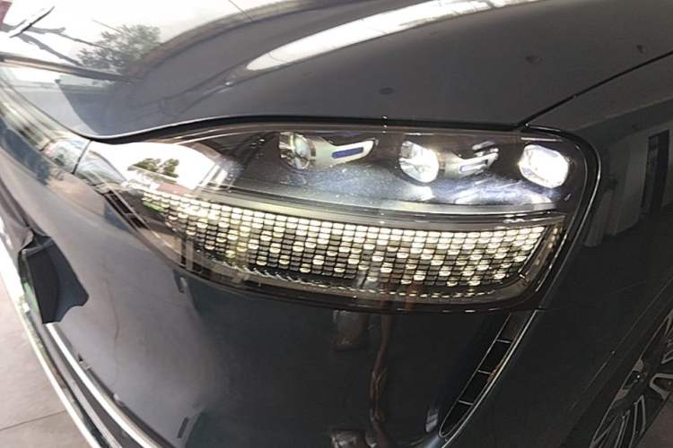Used Hima AITO M9 2024 Range-Extended Ultra Version 42 kWh 6-Seater Model Left Front Headlight