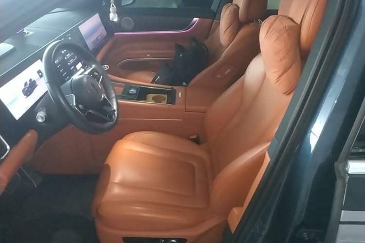 Used Hima AITO M9 2024 Range-Extended Ultra Version 42 kWh 6-Seater Model Left Front Seat