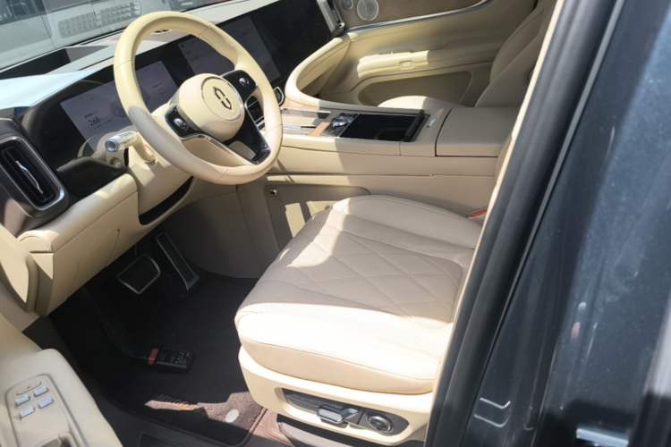 Used Hima AITO M9 2024 Range-Extended Ultra Version 42 kWh 6-Seater Model Left Front Seat
