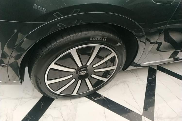 Used Hima AITO M9 2024 Range-Extended Max Edition 42 kWh 6-Seater Version Left Front Wheel Hub