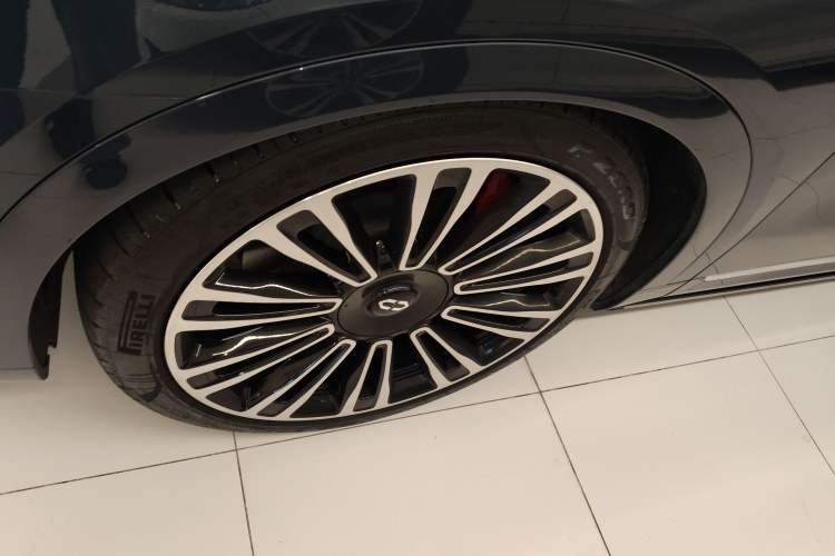 Used Hima AITO M9 2024 Range-Extended Ultra Version 42 kWh 6-Seater Model Left Front Wheel Hub