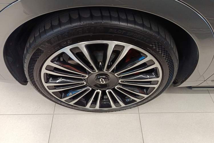 Used Hima AITO M9 2024 Range-Extended Ultra Version 42 kWh 6-Seater Model Left Front Wheel Hub