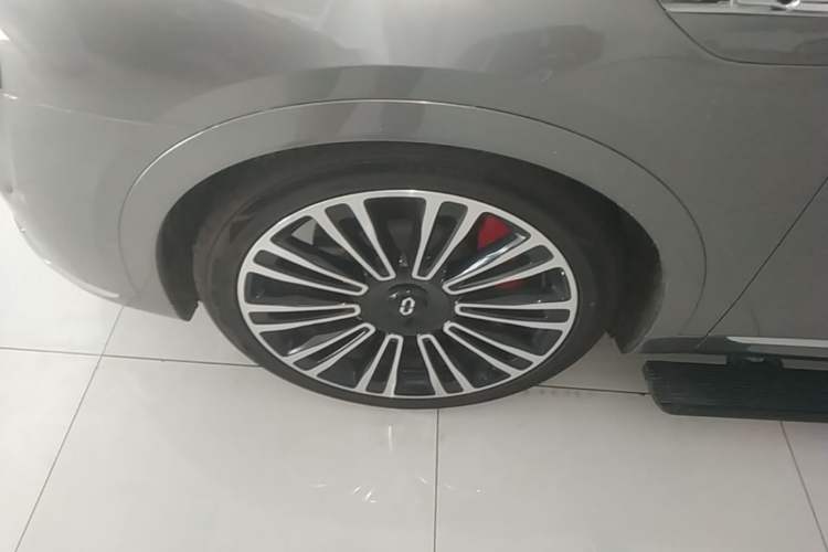 Used Hima AITO M9 2024 Range-Extended Ultra Version 42 kWh 6-Seater Model Left Front Wheel Hub