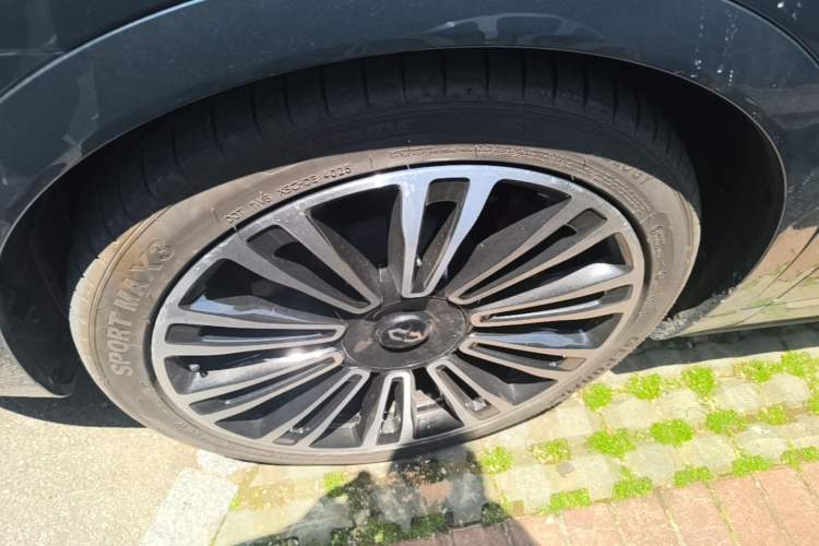 Used Hima AITO M9 2024 Range-Extended Ultra Version 42 kWh 6-Seater Model Left Front Wheel Hub