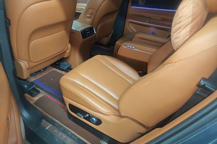 Used Hima AITO M9 2024 Range-Extended Ultra Version 42 kWh 6-Seater Model Left Rear Seat