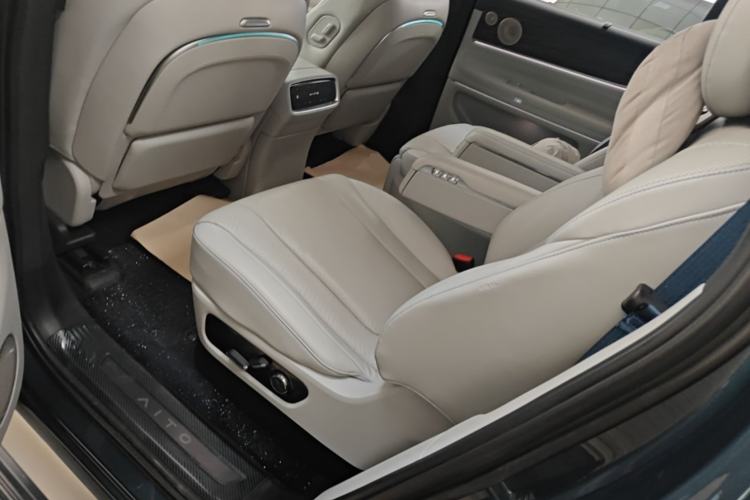 Used Hima AITO M9 2024 Range-Extended Ultra Version 42 kWh 6-Seater Model Left Rear Seat