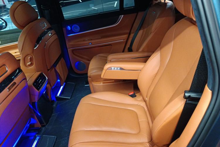 Used Hima AITO M9 2024 Range-Extended Ultra Version 42 kWh 6-Seater Model Left Rear Seat