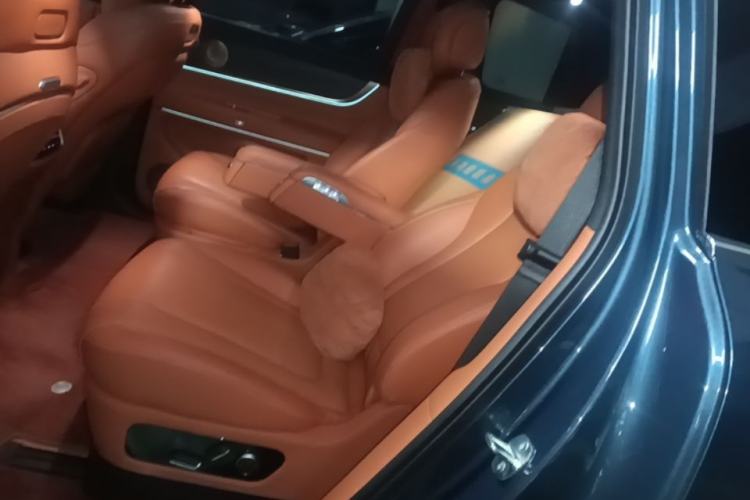 Used Hima AITO M9 2024 Range-Extended Max Edition 42 kWh 6-Seater Version Left Rear Seat