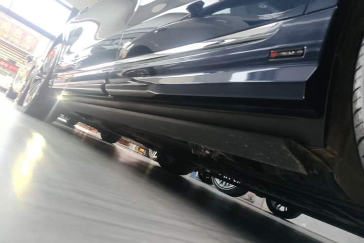 Used Hima AITO M9 2024 Range-Extended Ultra Version 42 kWh 6-Seater Model Left Side Sill