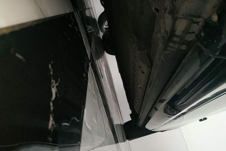 Used Hima AITO M9 2024 Range-Extended Max Edition 42 kWh 6-Seater Version Left Side Sill