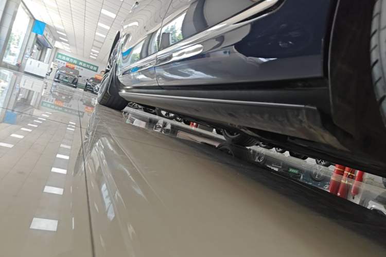 Used Hima AITO M9 2024 Range-Extended Ultra Version 42 kWh 6-Seater Model Left Side Sill