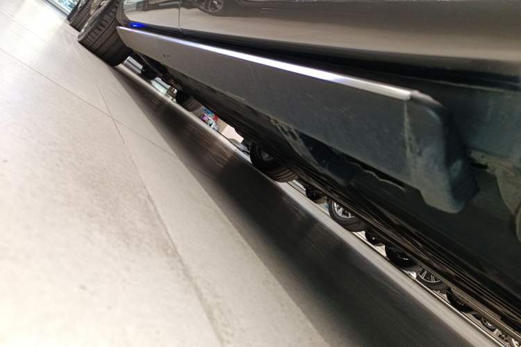 Used Hima AITO M9 2024 Range-Extended Ultra Version 42 kWh 6-Seater Model Left Side Sill