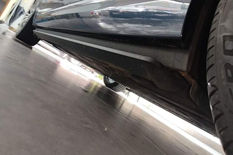 Used Hima AITO M9 2024 Range-Extended Ultra Version 42 kWh 6-Seater Model Left Side Sill