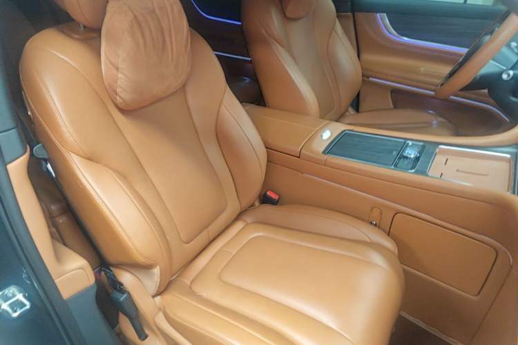 Used Hima AITO M9 2024 Range-Extended Ultra Version 42 kWh 6-Seater Model Right Front Seat