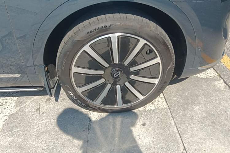 Used Hima AITO M9 2024 Range-Extended Ultra Version 42 kWh 6-Seater Model Right Front Wheel Hub