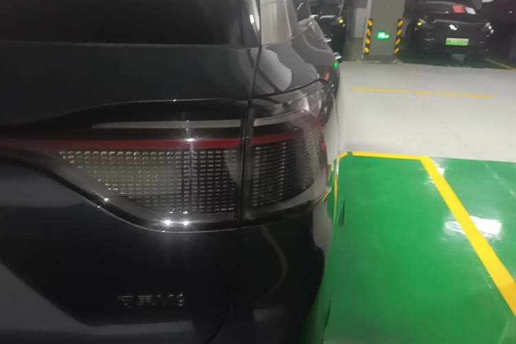 Used Hima AITO M9 2024 Range-Extended Max Edition 42 kWh 6-Seater Version Right Rear Taillight