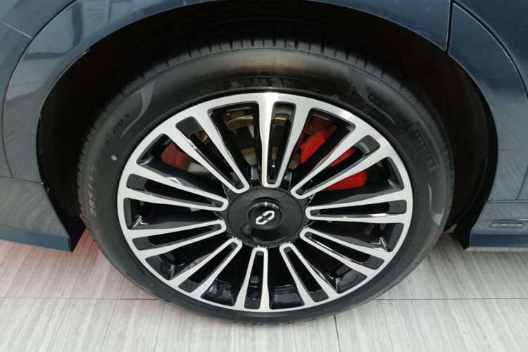 Used Hima AITO M9 2024 Range-Extended Ultra Version 42 kWh 6-Seater Model Right Rear Wheel Hub