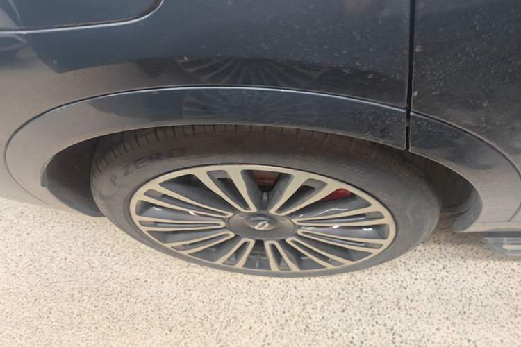 Used Hima AITO M9 2024 Range-Extended Ultra Version 42 kWh 6-Seater Model Right Rear Wheel Hub