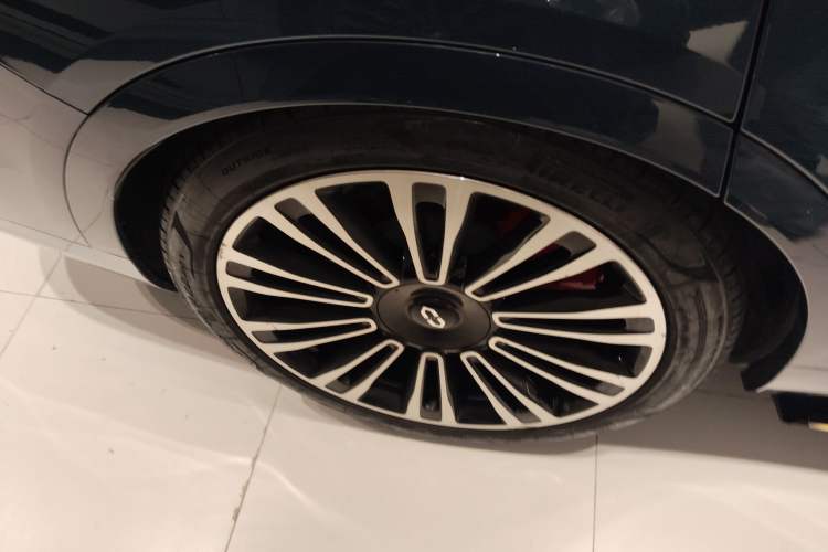 Used Hima AITO M9 2024 Range-Extended Ultra Version 42 kWh 6-Seater Model Right Rear Wheel Hub