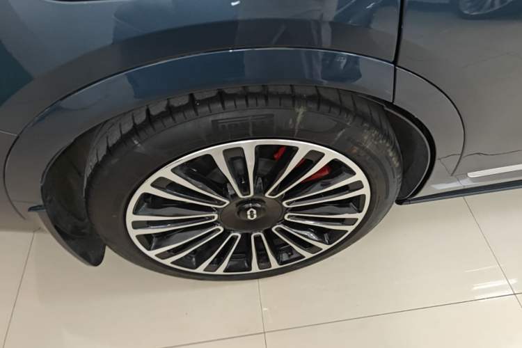 Used Hima AITO M9 2024 Range-Extended Ultra Version 42 kWh 6-Seater Model Right Rear Wheel Hub