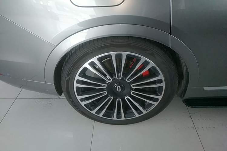 Used Hima AITO M9 2024 Range-Extended Ultra Version 42 kWh 6-Seater Model Right Rear Wheel Hub