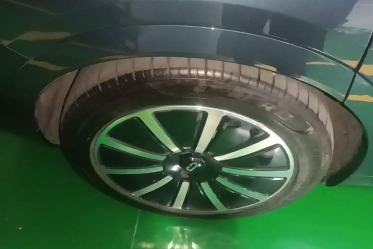 Used Hima AITO M9 2024 Range-Extended Max Edition 42 kWh 6-Seater Version Right Rear Wheel Hub
