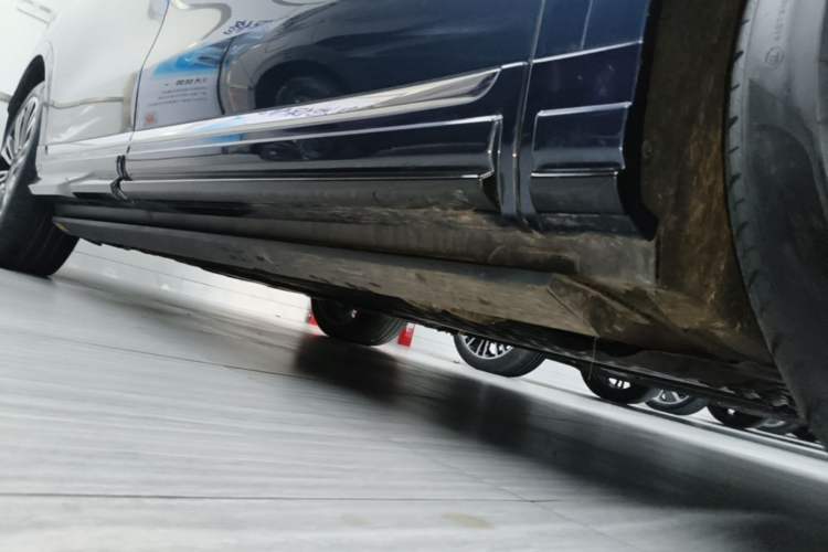 Used Hima AITO M9 2024 Range-Extended Ultra Version 42 kWh 6-Seater Model Right Side Sill