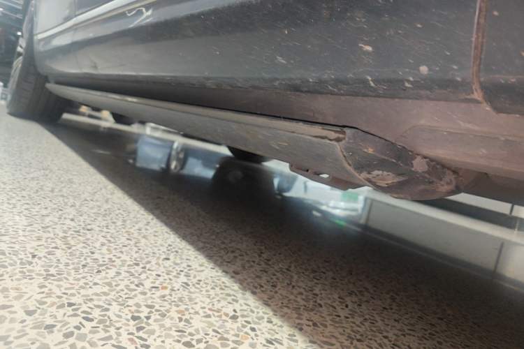 Used Hima AITO M9 2024 Range-Extended Ultra Version 42 kWh 6-Seater Model Right Side Sill