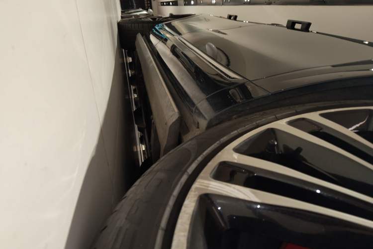 Used Hima AITO M9 2024 Range-Extended Ultra Version 42 kWh 6-Seater Model Right Side Sill