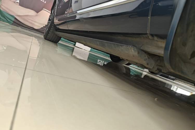 Used Hima AITO M9 2024 Range-Extended Ultra Version 42 kWh 6-Seater Model Right Side Sill