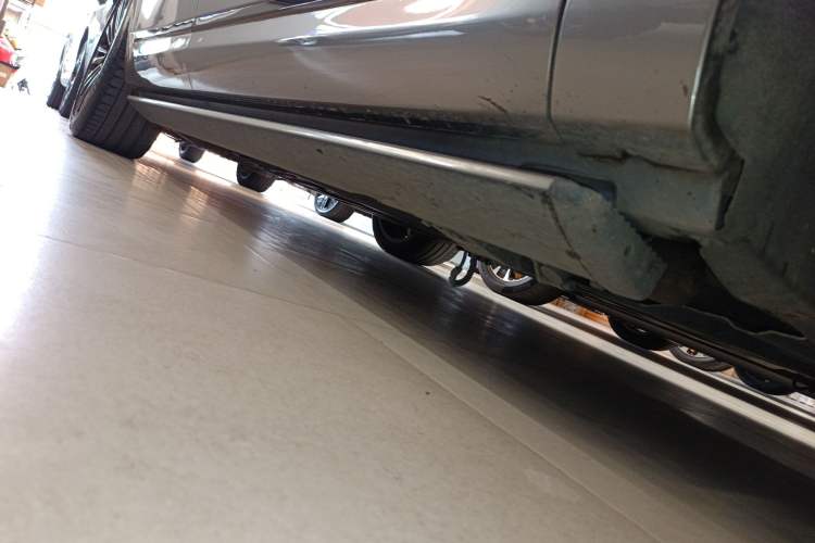 Used Hima AITO M9 2024 Range-Extended Ultra Version 42 kWh 6-Seater Model Right Side Sill