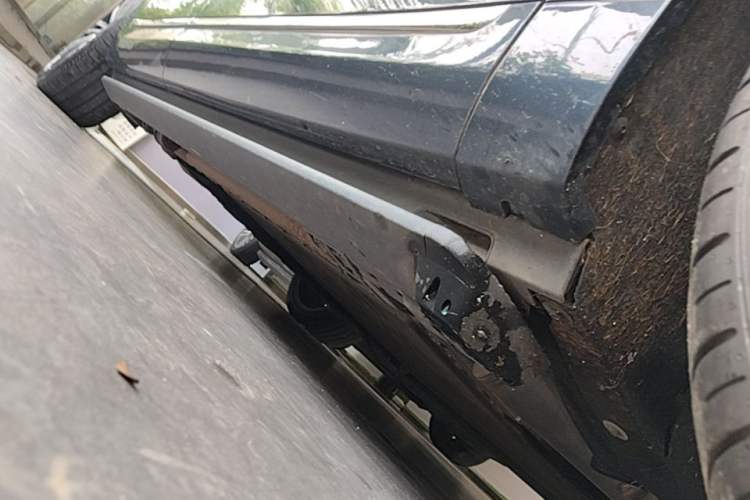 Used Hima AITO M9 2024 Range-Extended Ultra Version 42 kWh 6-Seater Model Right Side Sill