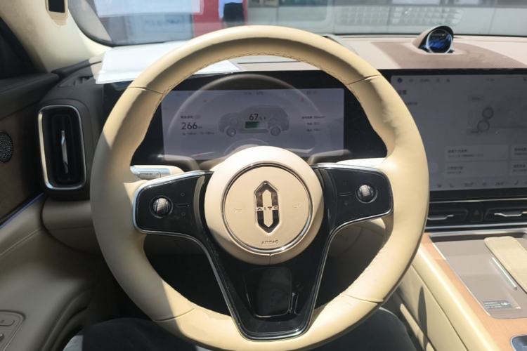 Used Hima AITO M9 2024 Range-Extended Ultra Version 42 kWh 6-Seater Model Steering Wheel
