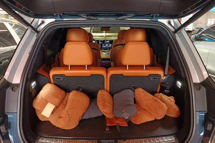 Used Hima AITO M9 2024 Range-Extended Ultra Version 42 kWh 6-Seater Model Trunk