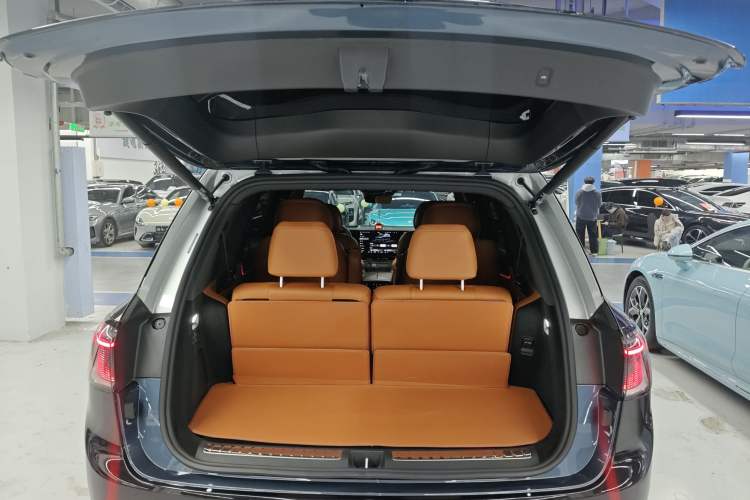Used Hima AITO M9 2024 Range-Extended Ultra Version 42 kWh 6-Seater Model Trunk