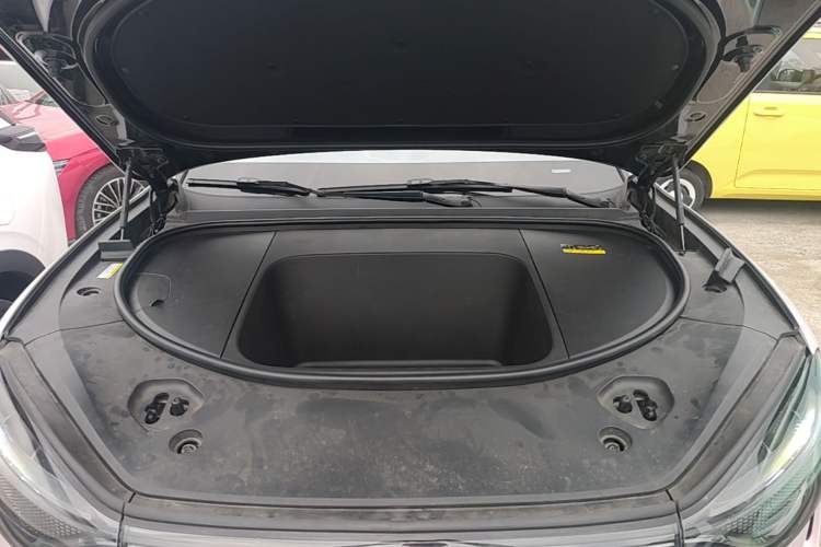 Used Hima AITO M9 2024 All-Electric Ultra Version 100 kWh 6-Seater Model Engine Bay