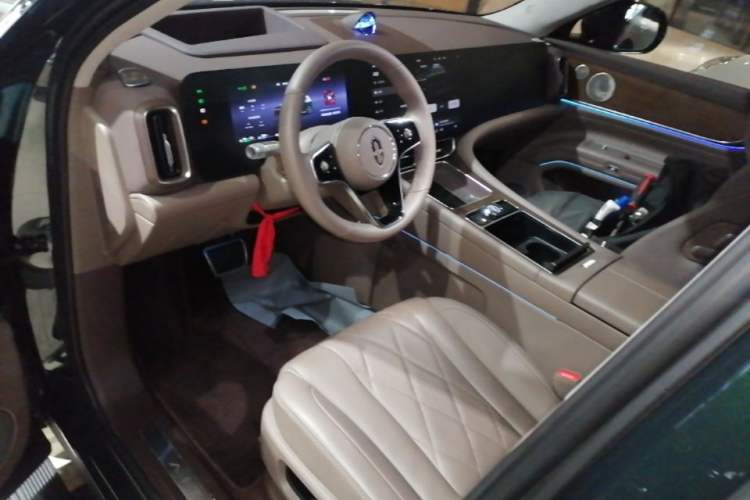 Used Hima AITO M9 2024 Range-Extended Ultra Version 42 kWh 6-Seater Model Center Console