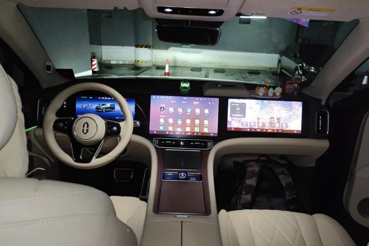 Used Hima AITO M9 2024 Range-Extended Ultra Version 42 kWh 6-Seater Model Center Console