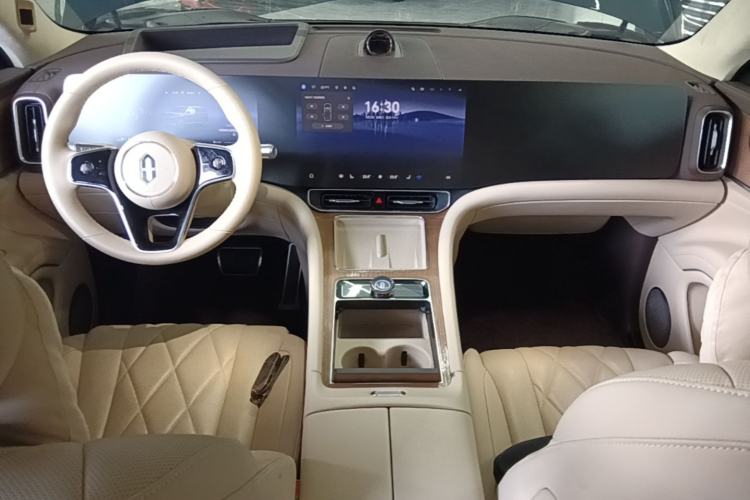 Used Hima AITO M9 2024 Range-Extended Ultra Version 52 kWh 6-Seater Model Center Console