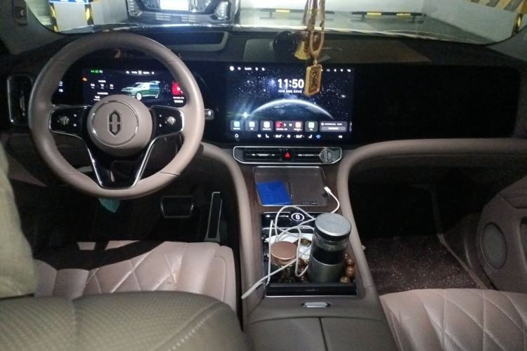 Used Hima AITO M9 2024 Range-Extended Ultra Version 52 kWh 5-Seater Model Center Console