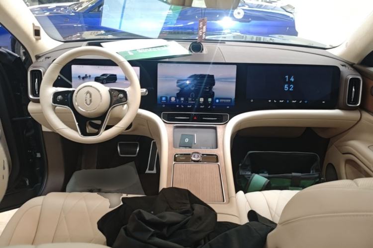 Used Hima AITO M9 2024 Range-Extended Ultra Version 42 kWh 6-Seater Model Center Console