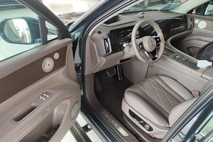 Used Hima AITO M9 2024 Range-Extended Ultra Version 52 kWh 6-Seater Model Driver Seat