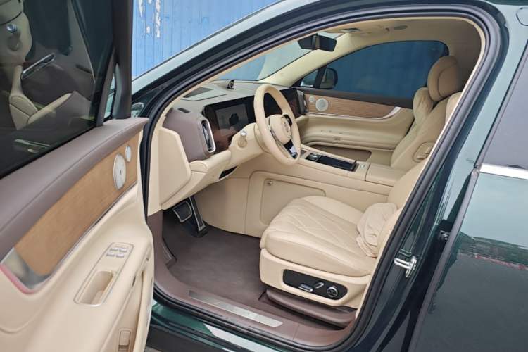 Used Hima AITO M9 2024 All-Electric Ultra Version 100 kWh 6-Seater Model Driver Seat