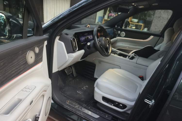 Used Hima AITO M9 2024 Range-Extended Ultra Version 42 kWh 6-Seater Model Driver Seat