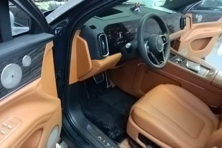 Used Hima AITO M9 2024 Range-Extended Ultra Version 42 kWh 6-Seater Model Driver Seat