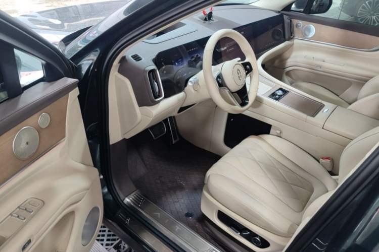 Used Hima AITO M9 2024 Range-Extended Ultra Version 52 kWh 6-Seater Model Driver Seat