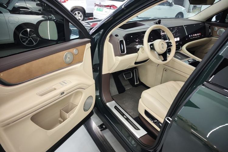 Used Hima AITO M9 2024 Range-Extended Ultra Version 52 kWh 6-Seater Model Driver Seat